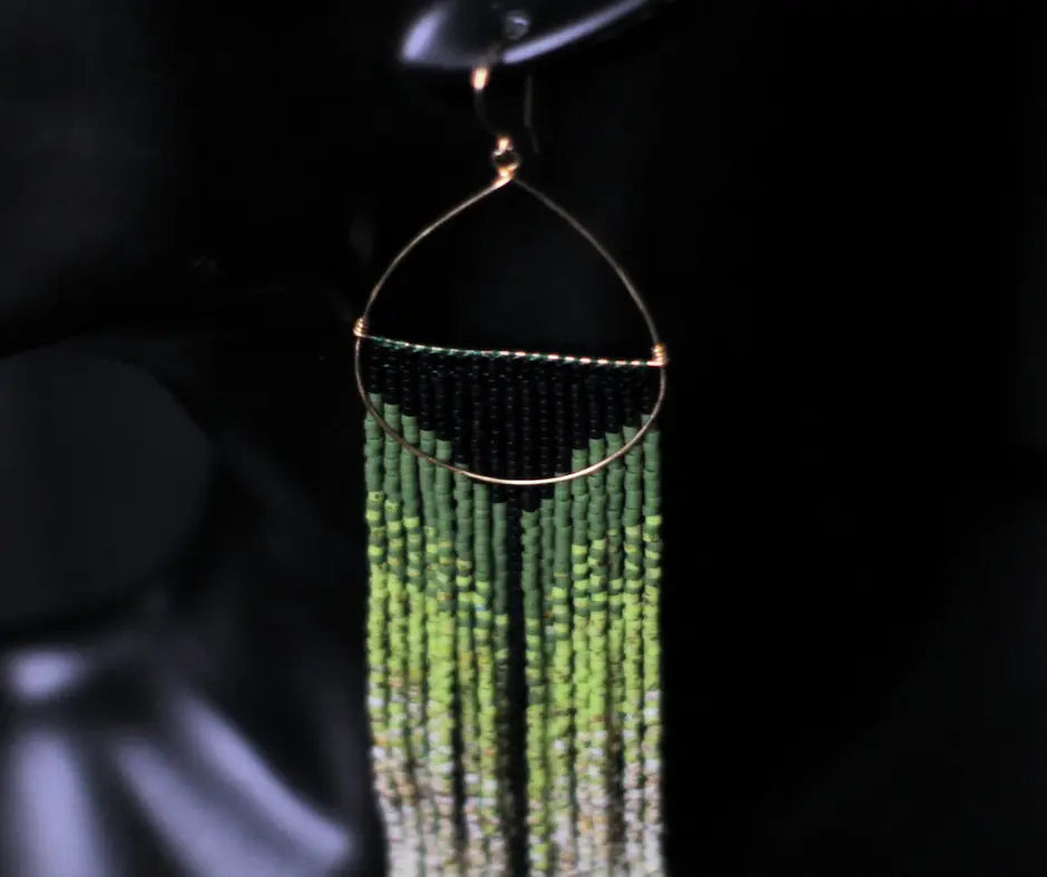 Boucles d’Oreilles Bohèmes – Franges en Perles Vert Dégradé