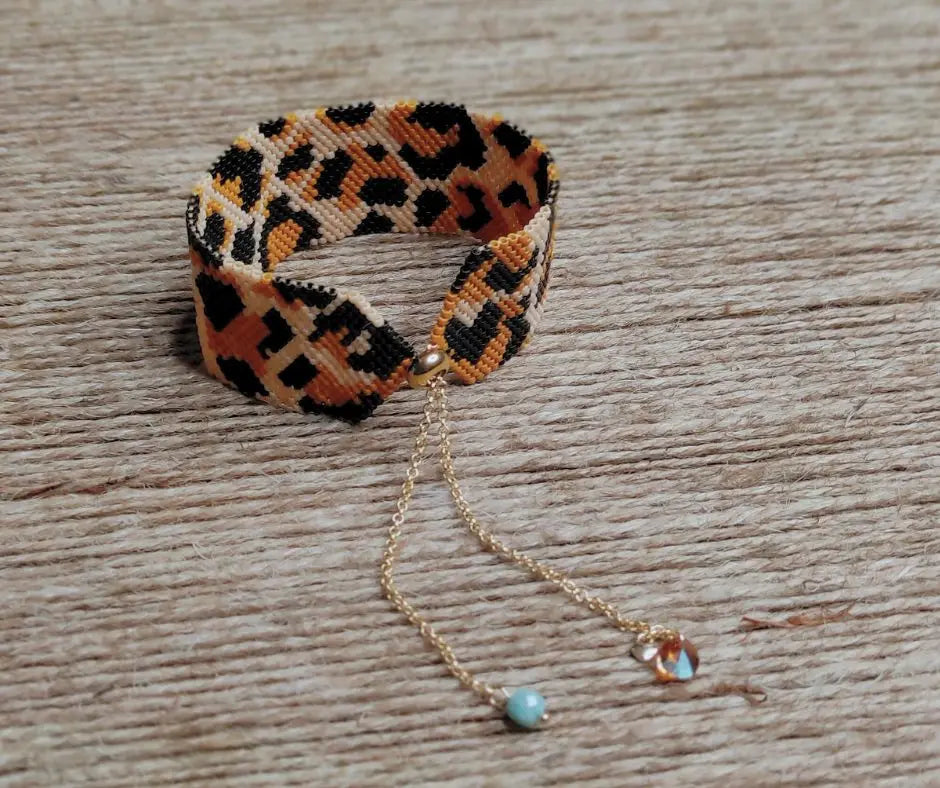 Manchette motif léopard en perles Miyuki – Bijou boho chic