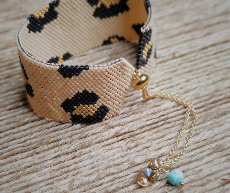 Manchette boho motif Panthère tissée en Perles Japonaises - Bijou Boho Chic