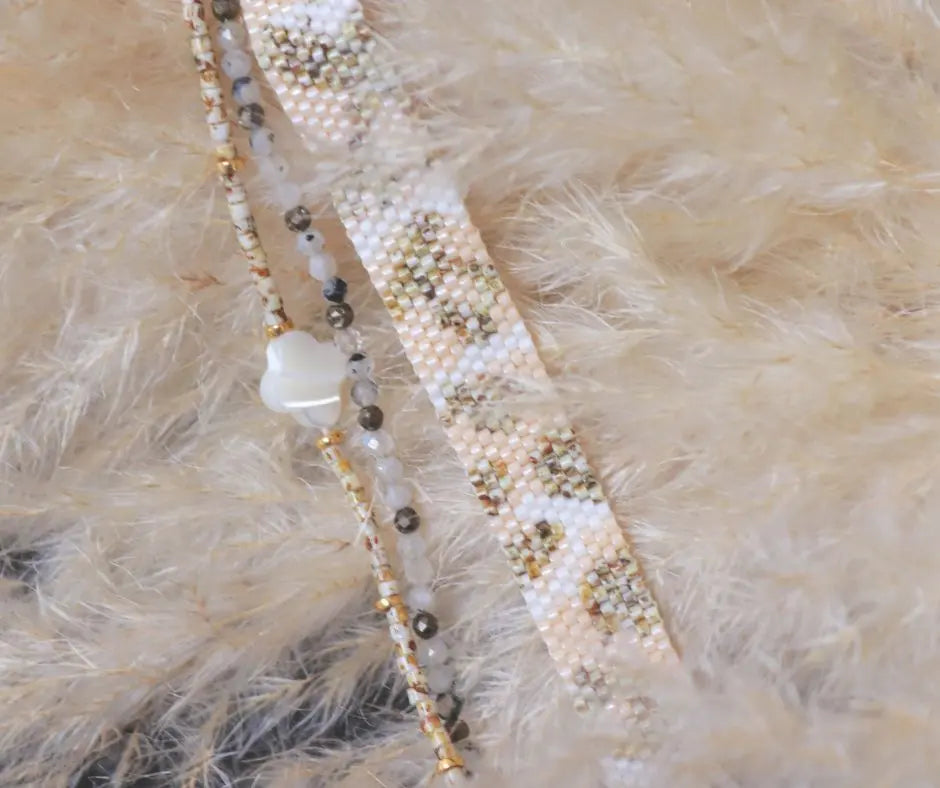 Manchette Guerrière camouflage blanc, nacre et pierres de gemmes