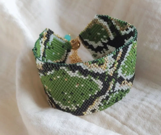 Manchette Boho Motif Python – Bracelet Tissé à la main