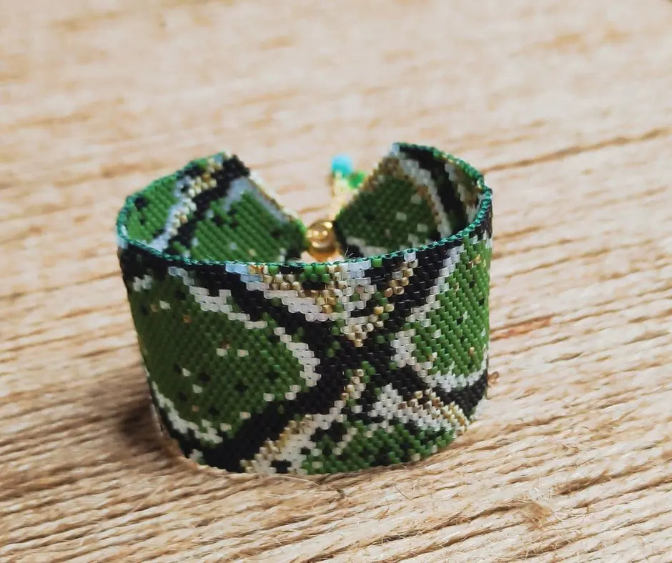 Manchette Boho Motif Python – Bracelet Tissé à la main