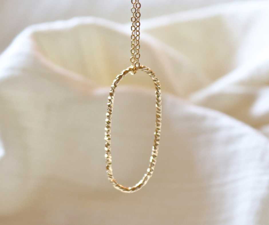 Sautoir anneau ovale texturé (sur commande) - POPIBIJOUX Créations