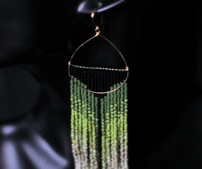 Boucles d’Oreilles Bohèmes – Franges en Perles Vert Dégradé