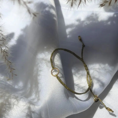 Bracelet tressé macramé sur anneau texturé