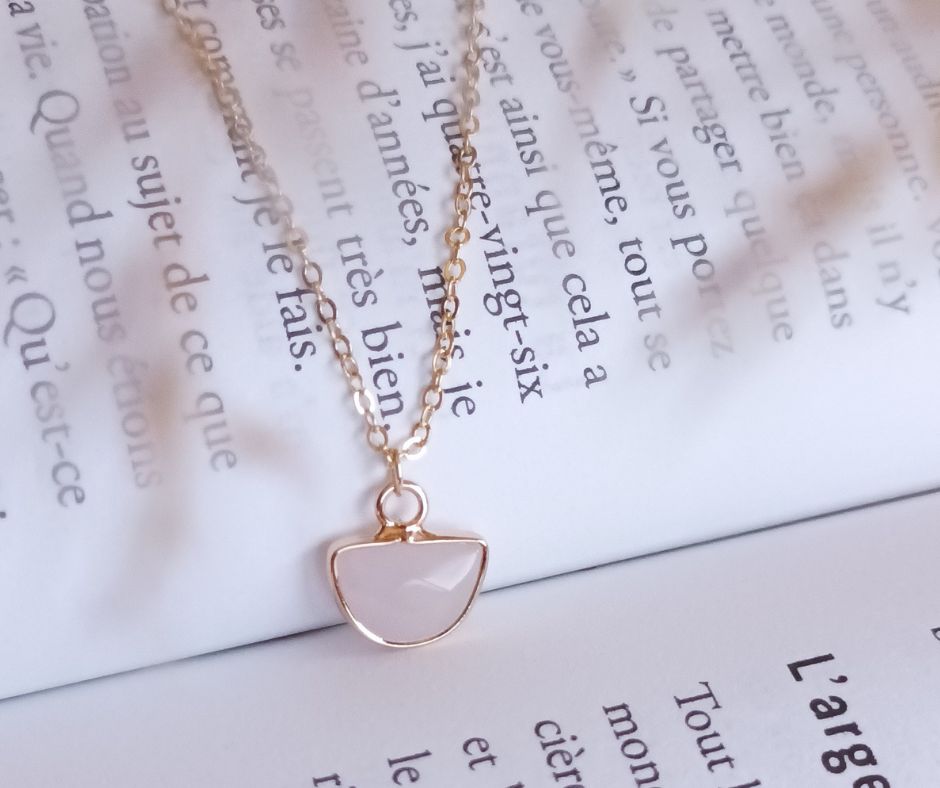 Collier Quartz rose demi lune