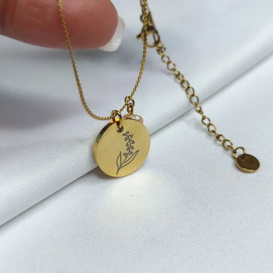 Collier fleur de naissance et perle d'eau douce
