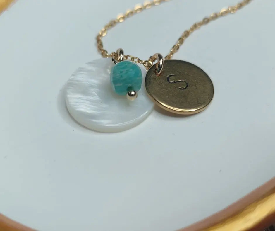 Collier initiale personnalisé, nacre et amazonite
